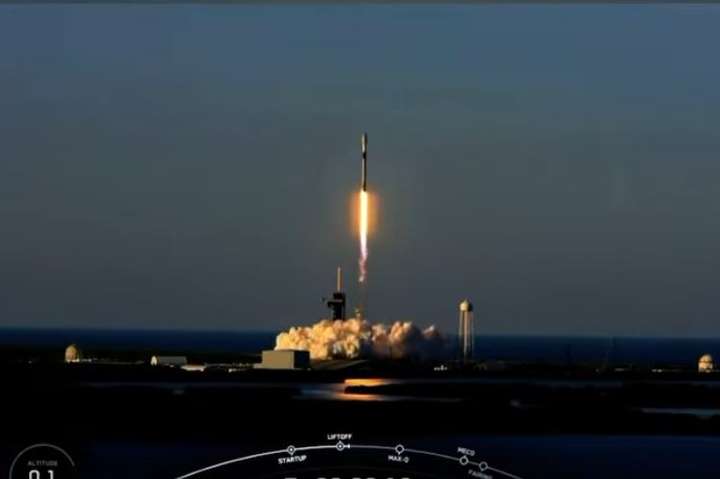 SpaceX запустила на орбіту ще 49 супутників Starlink (відео)