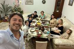 Звездный Святвечер. Дзидзьо пек пончики, а Розенко «бешкетував» с колядниками (дополнено)