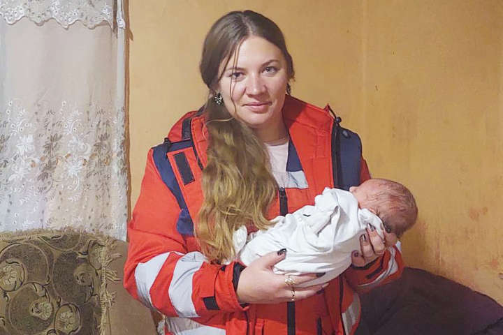 Вигадала, що знайшла немовля на смітнику – мешканка Закарпаття хотіла приховати пологи дочки 