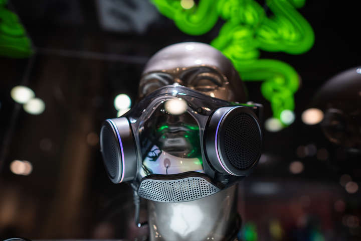 Захисна маска з гучномовцем - Презентовано захисну маску з гучномовцем (фото)