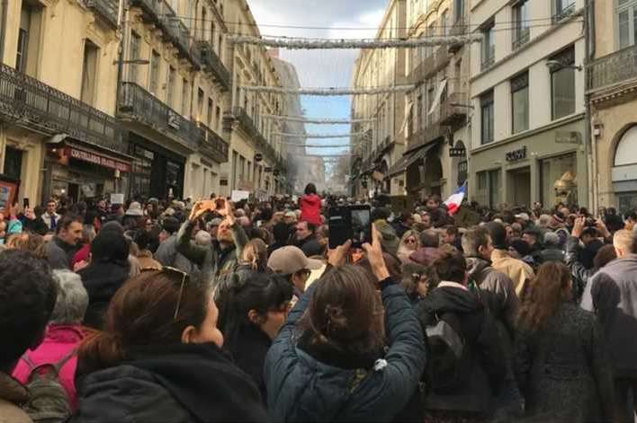 У Франції на протести проти паспортів вакцинації вийшло понад 100 тис. людей (фото, відео)