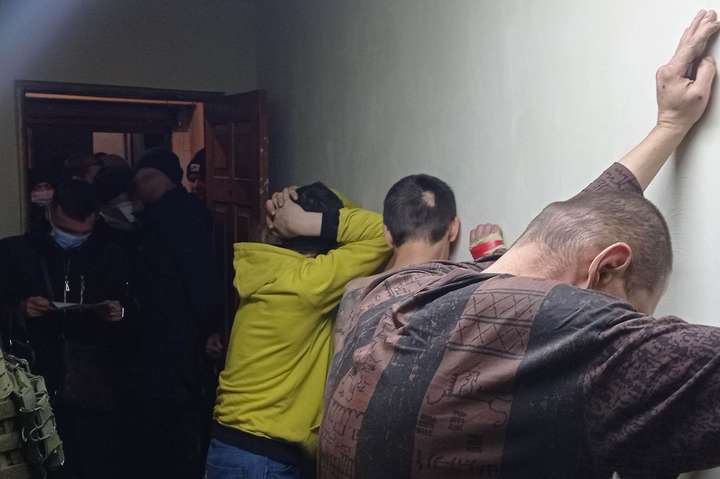 Організатор групи &ndash; 33-річний засуджений, який у Вінницькій виправній колонії відбуває покарання за майнові правопорушення - У Вінниці засуджений організував злочинну схему і привласнив понад пів мільйона 