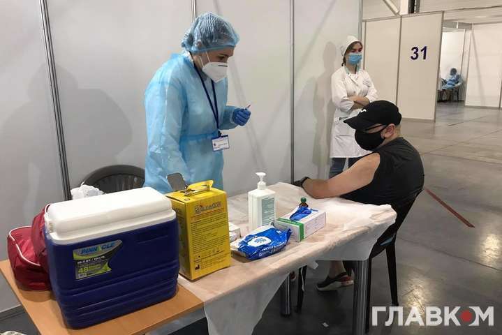 МОЗ розгорне в Україні 800 бригад для Covid-вакцинації в селах