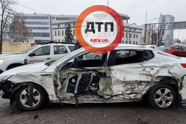 П’яний водій Toyota влаштував масштабну ДТП у Києві (фото, відео)