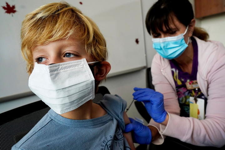 Минздрав разрешит Covid-вакцинацию детей от 5 лет: о чем нужно знать родителям
