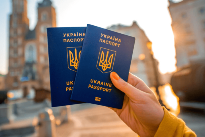 Украинский паспорт удобнее российского: опубликован рейтинг