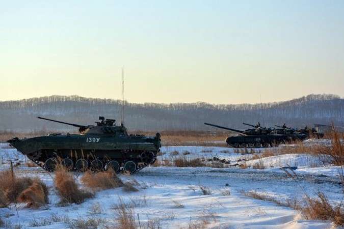 Росія почала масштабні навчання біля українських кордонів із танками та БМП