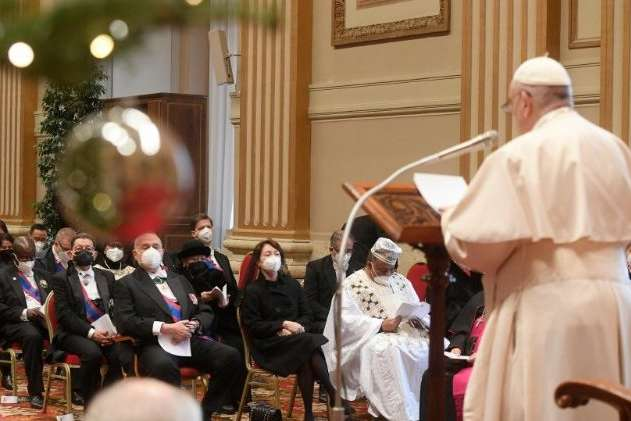 Папа Римский призвал найти решение для прекращения войны в Украине 