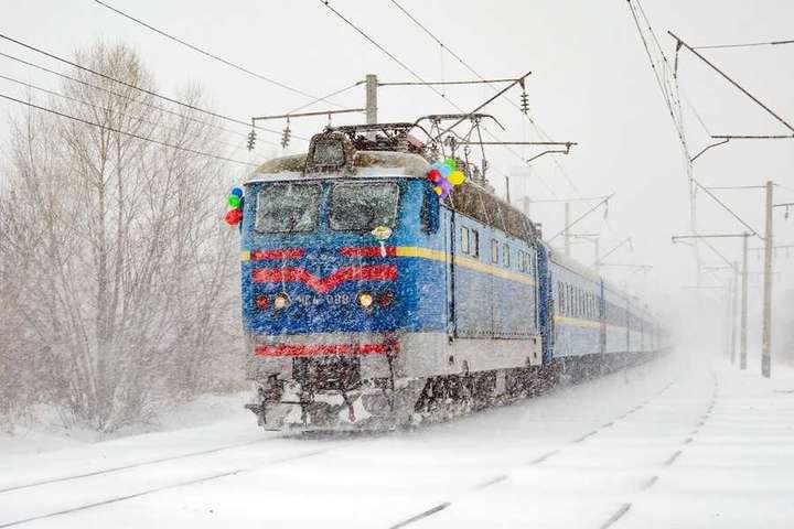 Стало відомо, скільки українців скористалися залізницею на новорічні свята