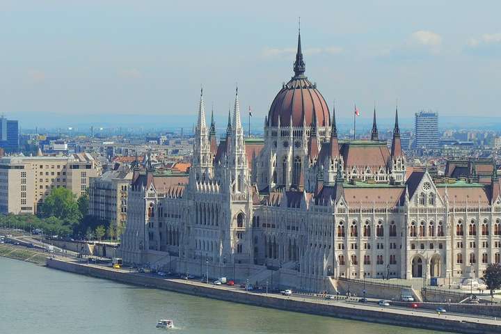 Президент Угорщини призначив парламентські вибори