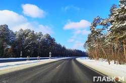 Рятувальники попереджають водіїв про слизькі дороги 