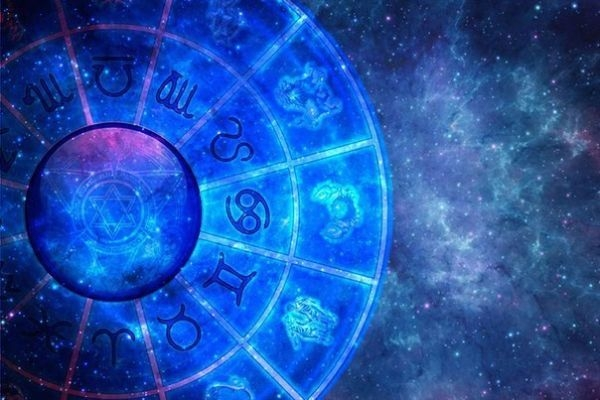 На думку астролога, загалом, в українців непогані перспективи на рік, що розпочався - Астролог дав універсальну пораду українцям на 2022 рік
