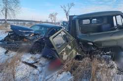 Під Києвом УАЗ врізався в легковик, є жертва (фото)