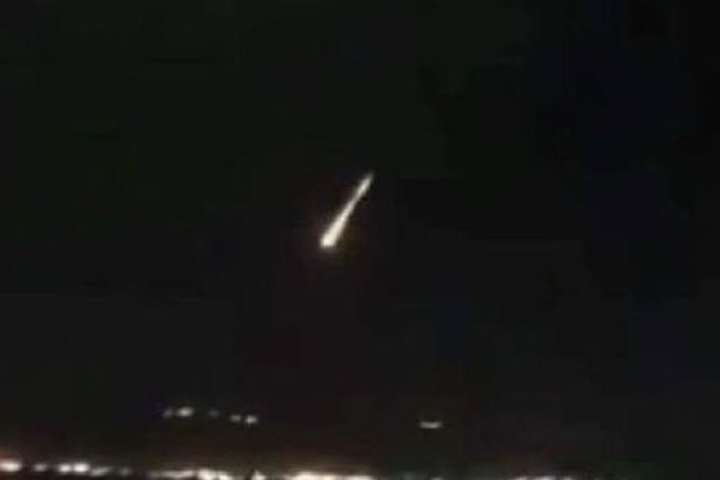В Покровську можна було спостерігати за падінням метеорита - Над Одесою помітили падіння невідомого небесного тіла (відео)