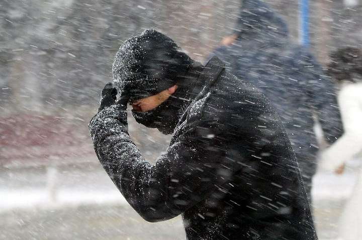 У Києві 14 січня очікується сніг із переходом у дощ - На Київ насувається буря: оголошено помаранчевий рівень небезпеки