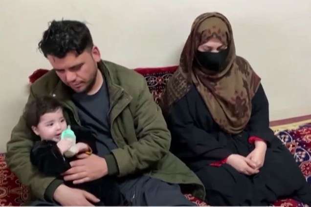 Афганська сім’я розшукала немовля, загублене при евакуації в Кабулі (відео)