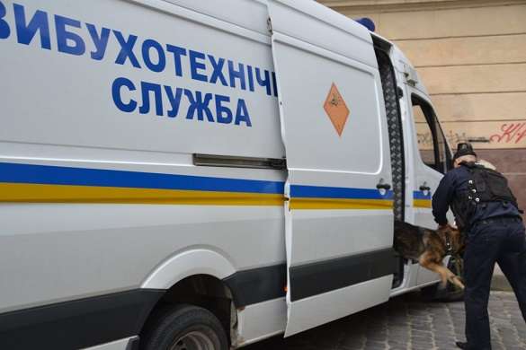 У Києві знову «замінування». Поліція перевіряє школи і торгові центри