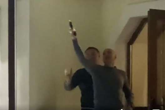 В Буковеле мужчины устроили стрельбу в отеле (видео 18+)