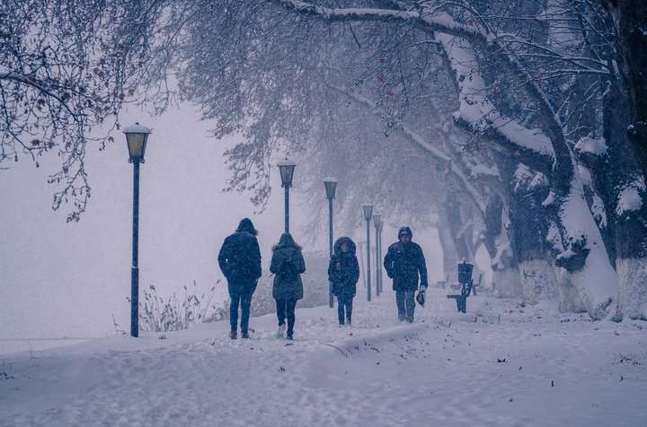 Украину накроет штормовой ветер и мокрый снег: где ожидается ухудшение погоды