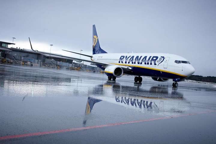Рейси скасовано до низки європейських міст - Ryanair скасував сім авіарейсів із України
