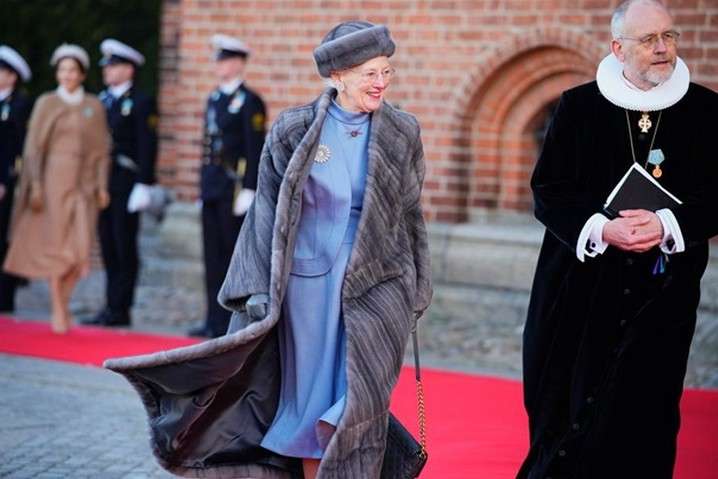 81-річна королева з членами королівської сім'ї відвідала усипальницю данських королів у соборі Роскілле - Королева Данії відзначила 50-річчя правління (фото, відео)
