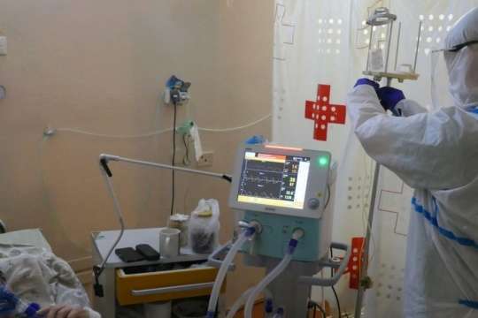 Третю добу поспіль українські медики виявляють понад 10 тис. covid-хворих
