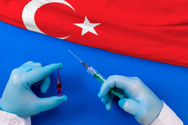 Туристи зможуть обрати вакцину, якою хочуть щепитися - Туреччина вводить платну вакцинацію туристів: скільки коштуватиме щеплення