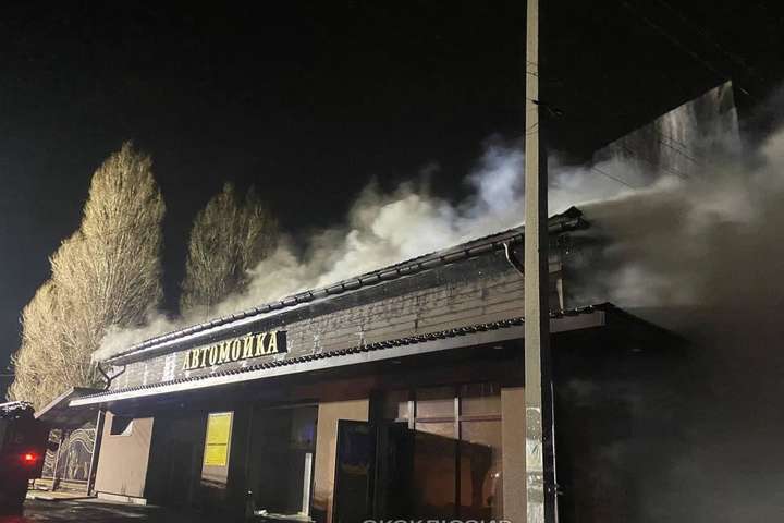 У Дніпрі горить ресторан (фото, відео)