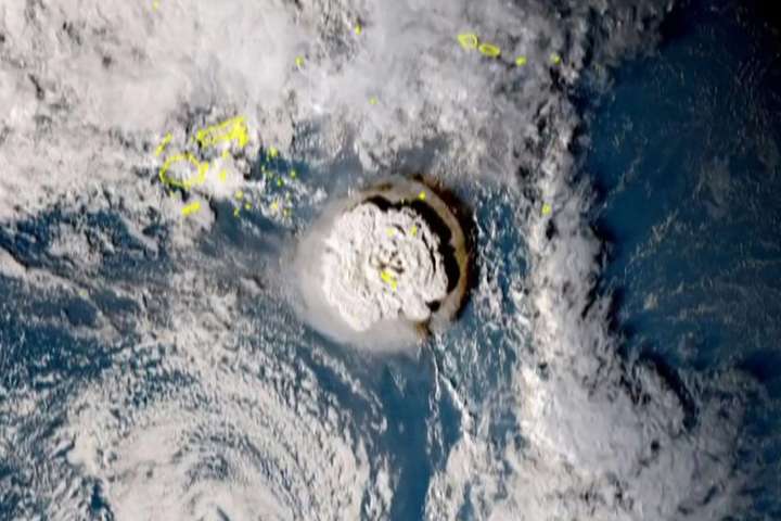 Прихід хвиль цунамі був підтверджений уздовж узбережжя від Хоккайдо до Окінави - На узбережжя Японії обрушилося цунамі