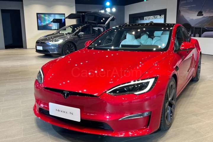 Tesla представила оновлену Model S (фото)