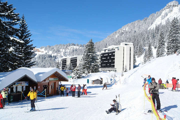 Гірськолижний курорт Флен у Франції почав приймати гостей з кінця 60-х років минулого століття - В Альпах лижник на смерть збив п'ятирічну дівчинку