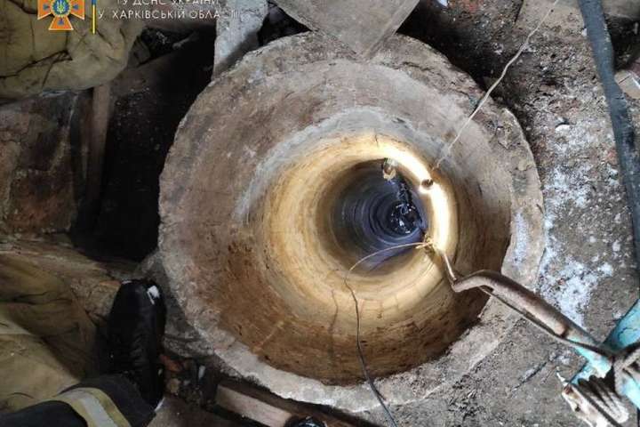 На Харківщині в 12-метровому колодязі знайшли тіло жінки