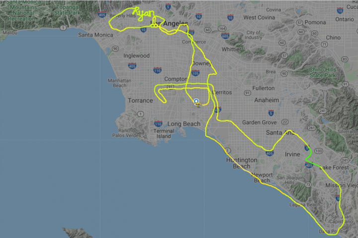 Пілот зробив непристойний малюнок у небі над Голлівудом (фото)