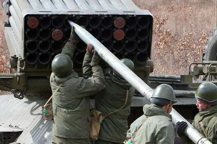 Готовятся к войне? Кремль не исключает развертывание вооружения на территории Украины 