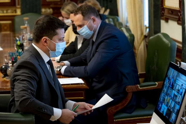Офіс президента заявив про стрімке збільшення хворих в Україні 