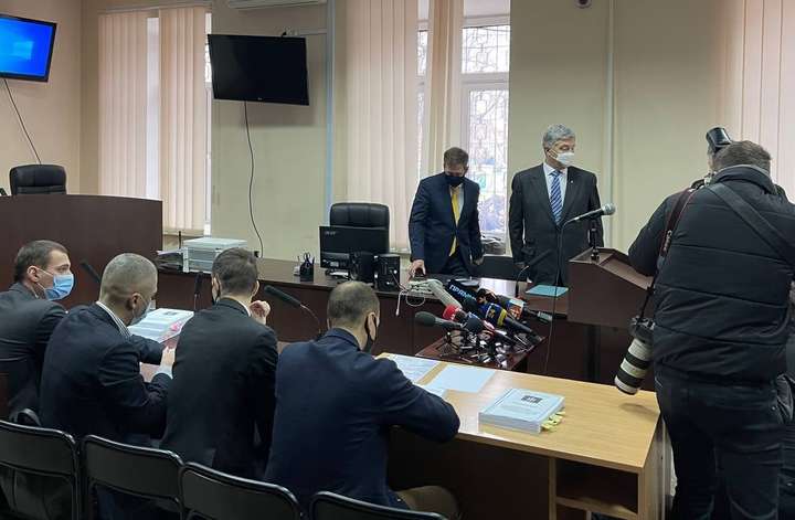 Петро Порошенко 17 січня приїхав у Печерський суд, де йому обирають запобіжний захід - Прокуратура просить мільярд гривень за Порошенка 