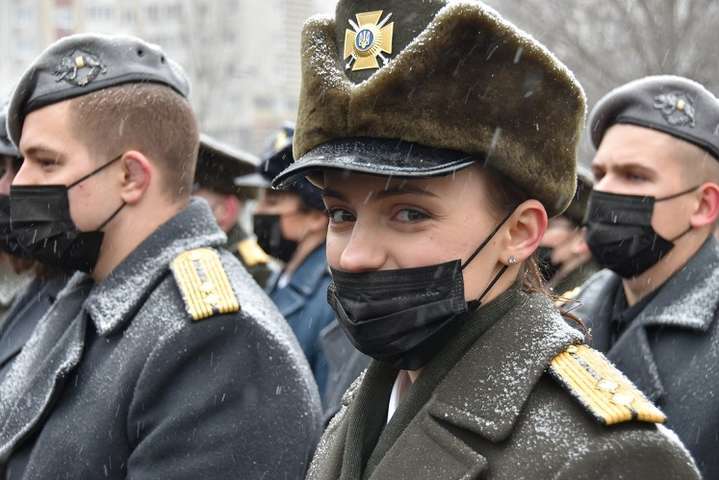 Зеленський дав доручення скоротити список професій для військового обліку жінок