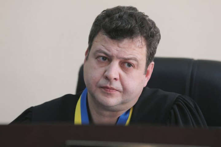 Суддя Соколов другий день просидів у нарадчій кімнаті