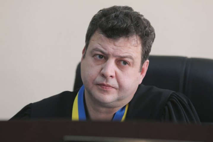 Судья Соколов второй день просидел в совещательной комнате