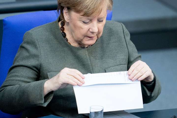 Меркель отримала лист з пропозицією роботи