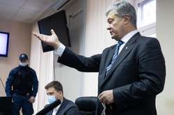 Залишаючи будівлю Печерського суду 17 січня, Петро Порошенко закликав свої прихильників прийти в день оголошення рішення