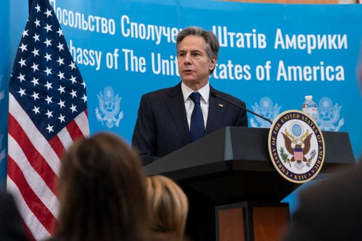 Блинкен: США предпочли бы разрешить ситуацию вокруг Украины мирным путем 