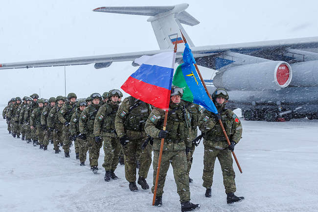 До Білорусі прибули російські військові з технікою