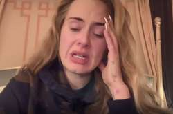 Адель расплакалась, сообщая печальную новость (видео)
