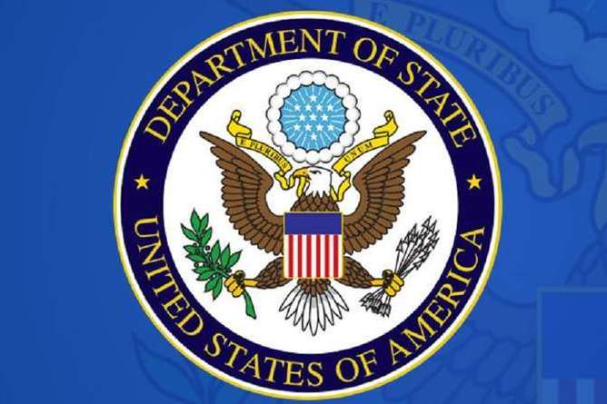 Держдеп наказав розпочати у понеділок евакуацію родин дипломатів США з України