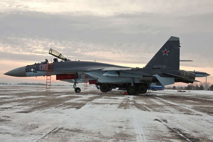 Російські винищувачі Су-35 відправилися у Білорусь на військові навчання