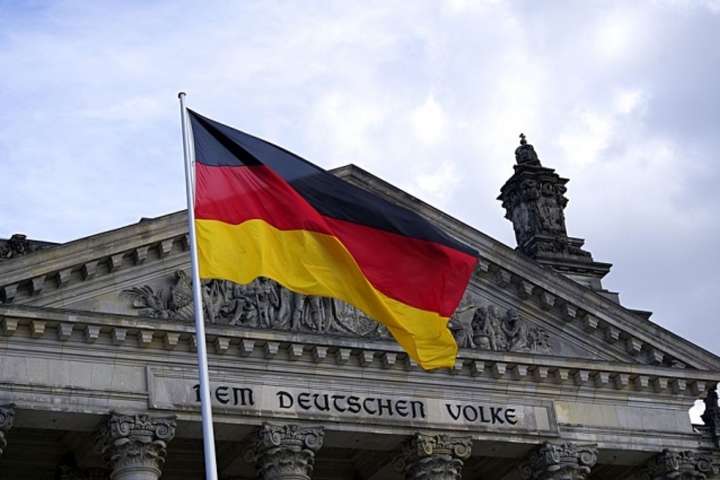 Німеччина розробляє план евакуації сімей дипломатів з України – ЗМІ