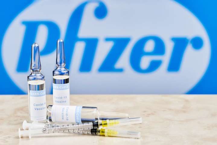 Компанія Pfizer пропонує замінити часті ревакцинації щорічним Covid-щепленням 