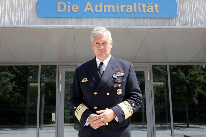 Екскомандувач ВМС Німеччини потрапив до бази «Миротворця» за слова про Крим