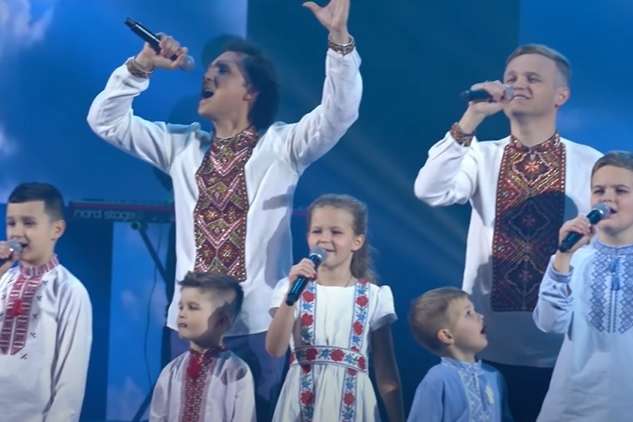 Нащадки легендарного Назарія Яремчука хором виконали суперхіт «Родина»